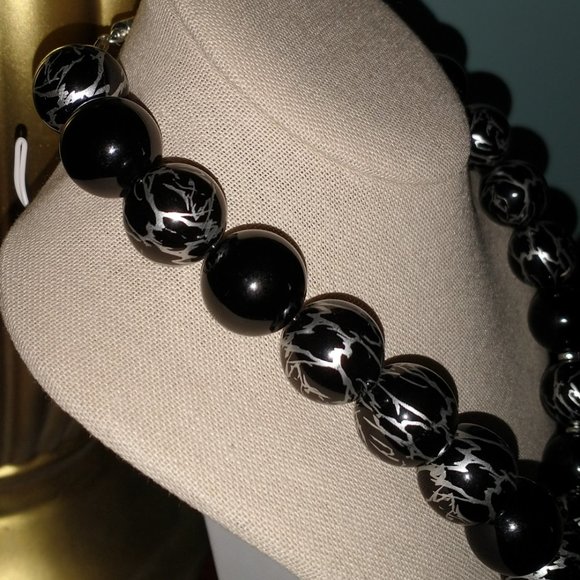 Necklace | Bracelet | Earring | Black and Silver | Chunky Beaded Necklace Set - Picture 8 of 13